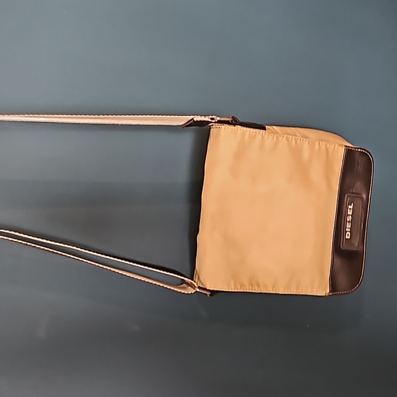 Diesel adjustable crossbody bag / shoulder bag. Beige. 8 in by 9 in - Picture 9 of 9
